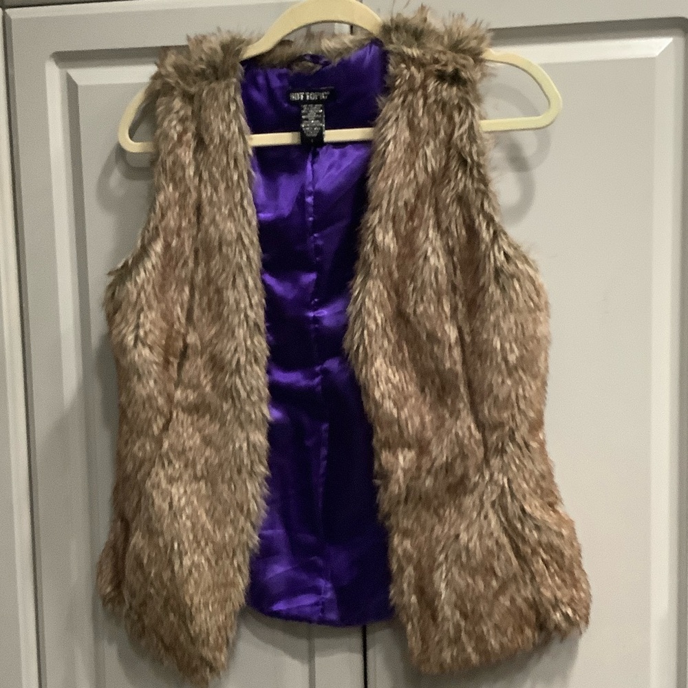 HOT TOPIC Faux Fur Vest Purple Lining Belt Loop Belt Not Incl. Sz Small